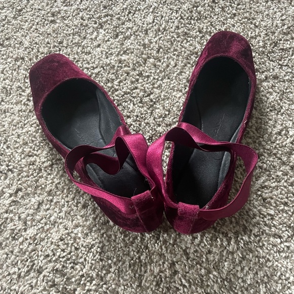 Jessica Simpson Velvet Maroon Flats - Picture 1 of 3